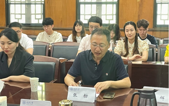 张舫在发言中向各位获奖学生表示祝贺,鼓励各位同学作